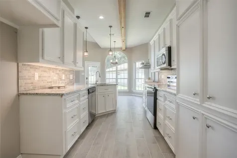 319 Brook Hollow Drive Huntsville TX 77340