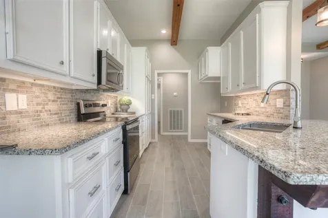 319 Brook Hollow Drive Huntsville TX 77340