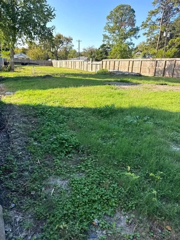 201 S 5th Street Highlands TX 77562