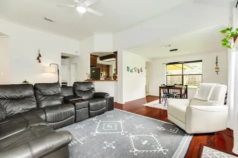 203 Washington Avenue Clute TX 77531