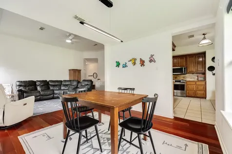 203 Washington Avenue Clute TX 77531