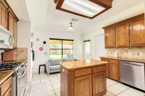 203 Washington Avenue Clute TX 77531