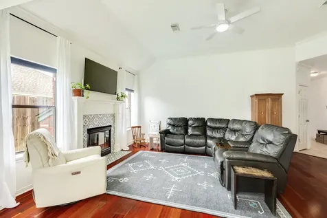 203 Washington Avenue Clute TX 77531