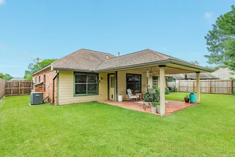 203 Washington Avenue Clute TX 77531