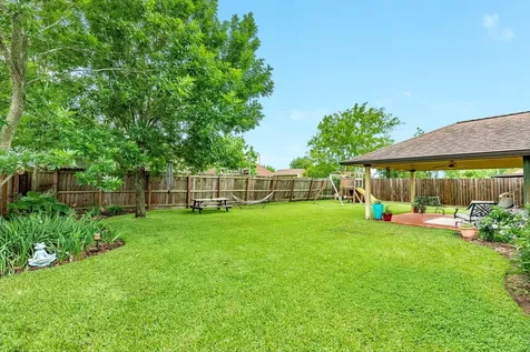 203 Washington Avenue Clute TX 77531