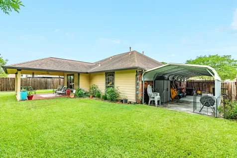 203 Washington Avenue Clute TX 77531