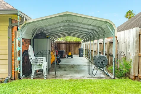 203 Washington Avenue Clute TX 77531