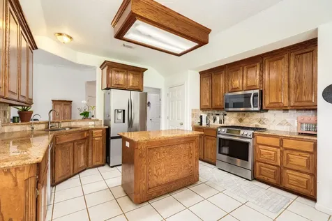 203 Washington Avenue Clute TX 77531