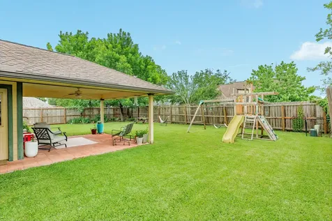 203 Washington Avenue Clute TX 77531