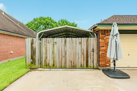 203 Washington Avenue Clute TX 77531