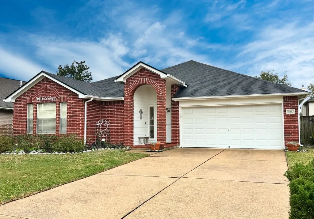 9210 San Saba Court La Porte TX 77571