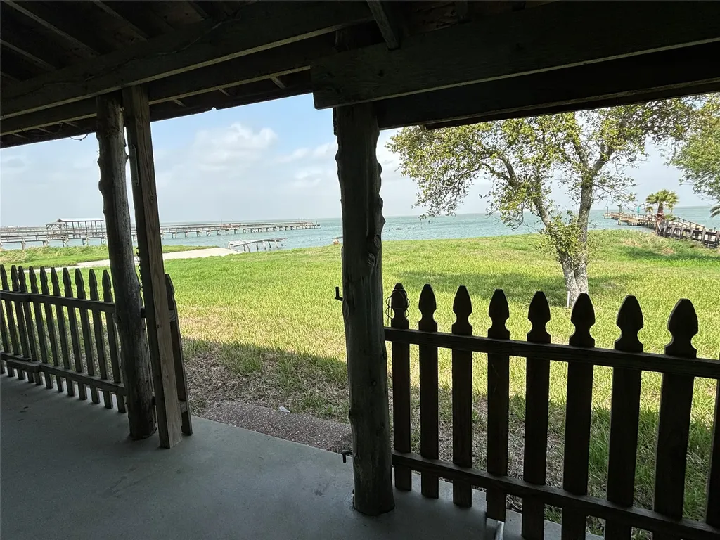 4 & 4-r Copano Ridge Road Rockport TX 78382