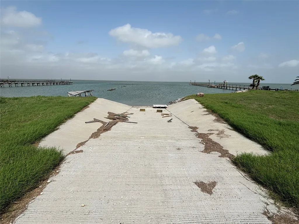 4 & 4-r Copano Ridge Road Rockport TX 78382