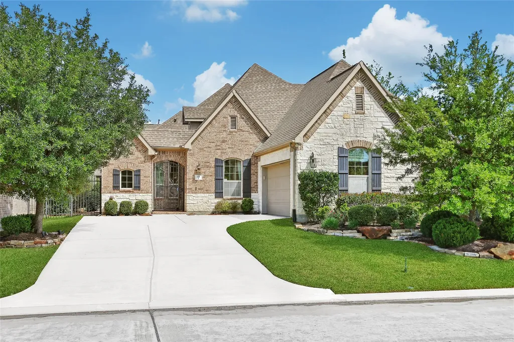 15 S Lochwood Way Tomball TX 77375