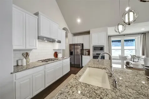 15 S Lochwood Way Tomball TX 77375