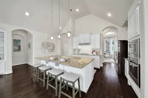 15 S Lochwood Way Tomball TX 77375