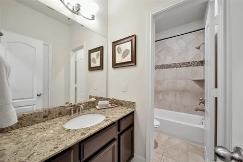 15 S Lochwood Way Tomball TX 77375