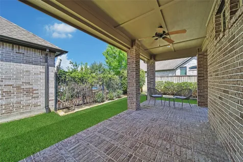 15 S Lochwood Way Tomball TX 77375
