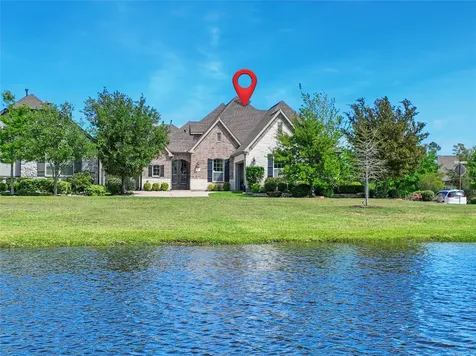 15 S Lochwood Way Tomball TX 77375