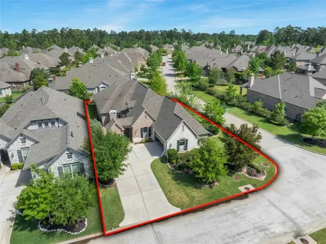 15 S Lochwood Way Tomball TX 77375