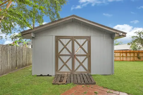 2107 N Rayburn Court Pasadena TX 77502