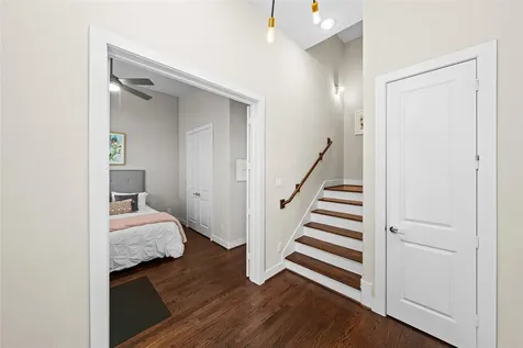 5809 E Post Oak Lane Houston TX 77055