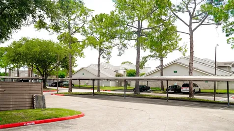11881 Bob White Drive 828 Houston TX 77035