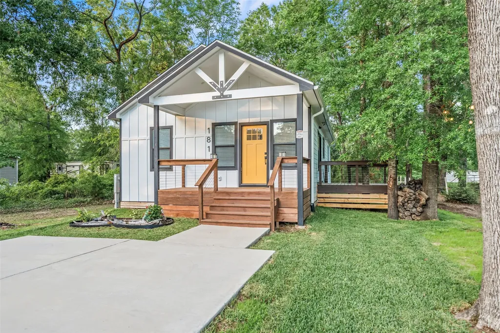181 Acorn Lane Point Blank TX 77364
