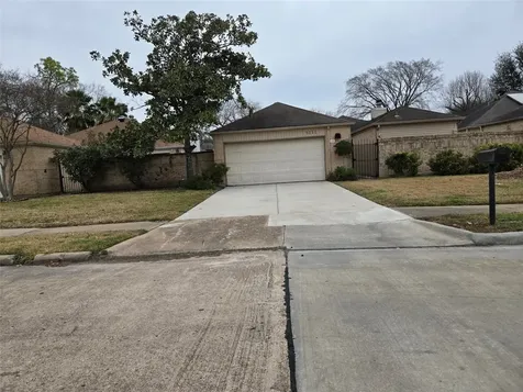 4111 Knoll Glen Drive Houston TX 77082