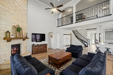 11723 Oakwood Drive Mont Belvieu TX 77535
