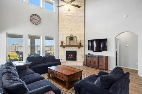 11723 Oakwood Drive Mont Belvieu TX 77535