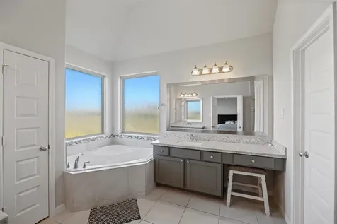 11723 Oakwood Drive Mont Belvieu TX 77535