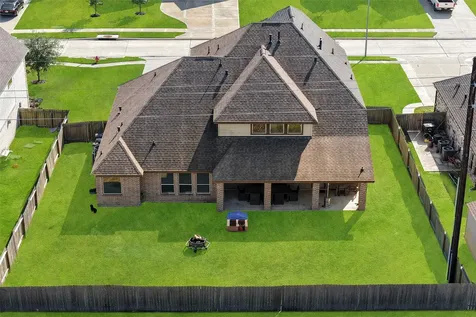 11723 Oakwood Drive Mont Belvieu TX 77535