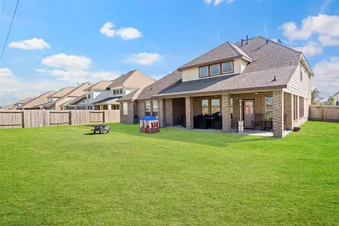 11723 Oakwood Drive Mont Belvieu TX 77535