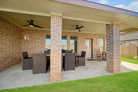 11723 Oakwood Drive Mont Belvieu TX 77535
