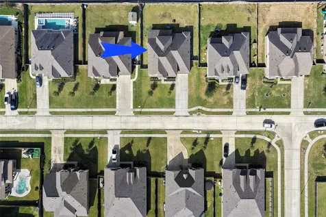11723 Oakwood Drive Mont Belvieu TX 77535