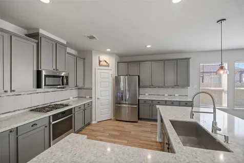 11723 Oakwood Drive Mont Belvieu TX 77535