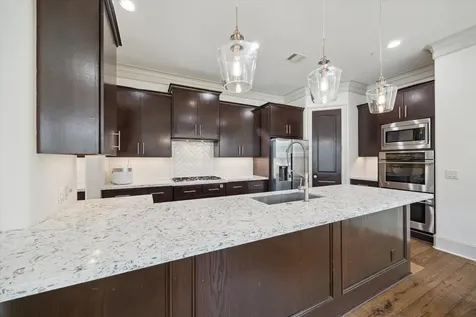 86 S Creekside Court Houston TX 77055