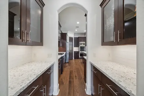 86 S Creekside Court Houston TX 77055