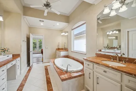 86 S Creekside Court Houston TX 77055