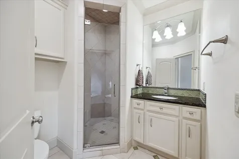 86 S Creekside Court Houston TX 77055