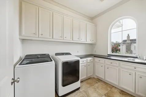 86 S Creekside Court Houston TX 77055