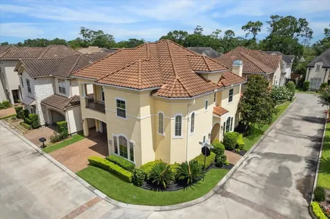 86 S Creekside Court Houston TX 77055