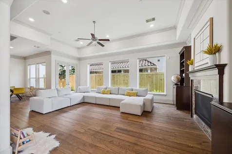 86 S Creekside Court Houston TX 77055