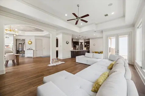 86 S Creekside Court Houston TX 77055
