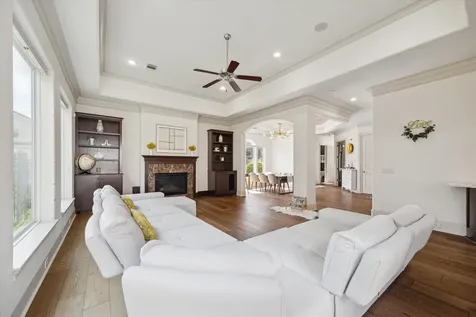 86 S Creekside Court Houston TX 77055