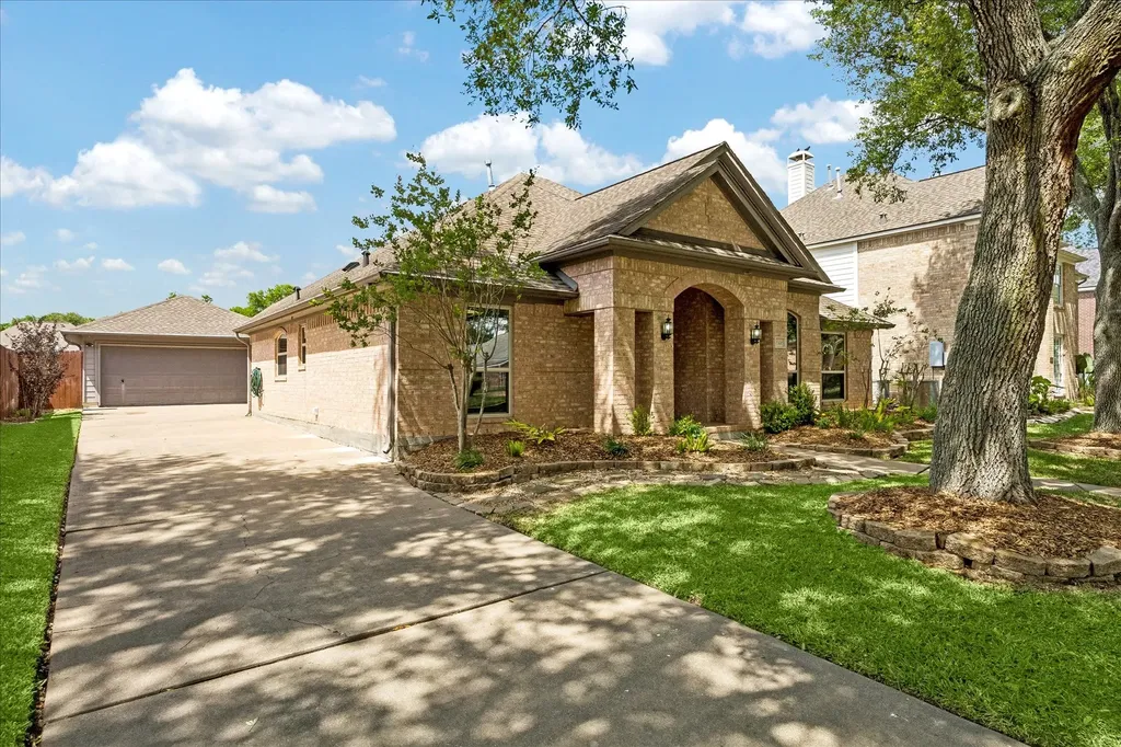 2110 Barrington Pointe Drive League City TX 77573