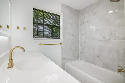 2922 Knotty Oaks Trail Houston TX 77045