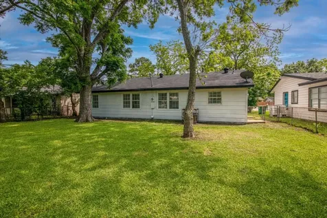 2922 Knotty Oaks Trail Houston TX 77045