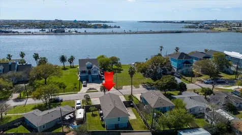 1618 Bayou Shore Drive Galveston TX 77551